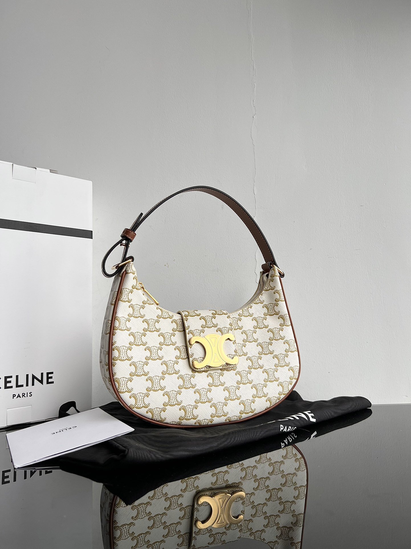 CELINE AVA TRIOMPHE 23 X 13.5 X 6cm